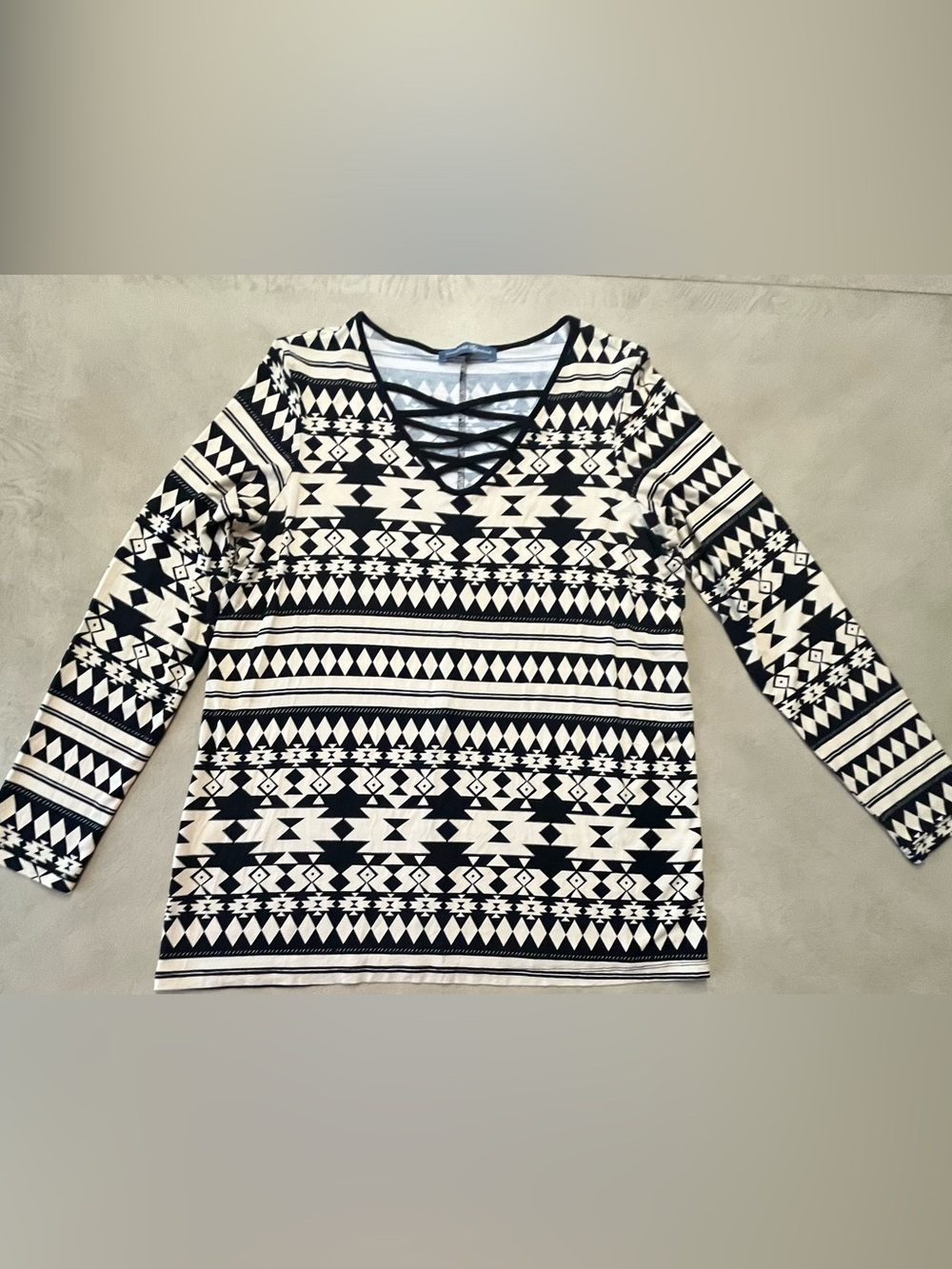 Signature Weekend Aztec Print Crisscross Neck Tunic Size Large